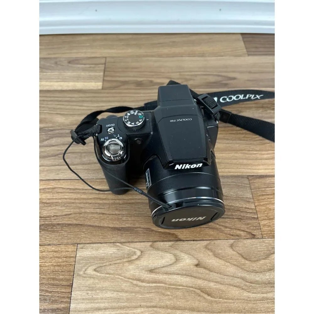 Nikon COOLPIX P90 12.1 MP Digital Camera (Tested) No Charger